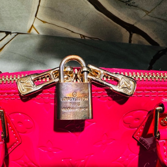 Louis Vuitton Rose Pop Monogram Vernis Alma GM Bag - Picture 8 of 16